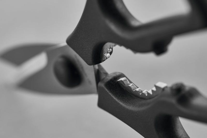 WSTHOF Come Apart Kitchen Shears - 2pk (Black & White) - Image 3